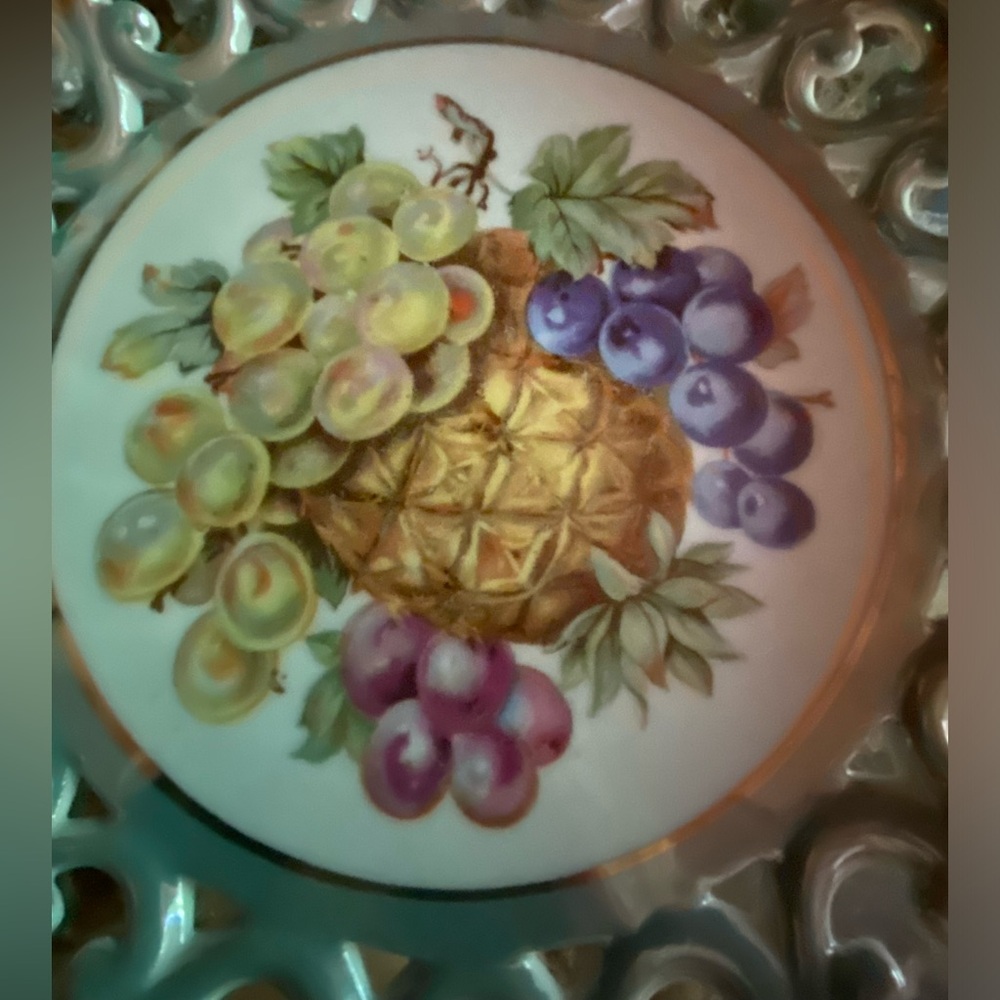 ROYAL HALSEY pedestal plate.